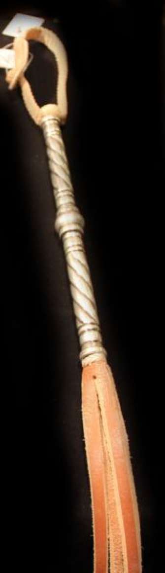tool to punish the animal, Talero, rebenque, azote.