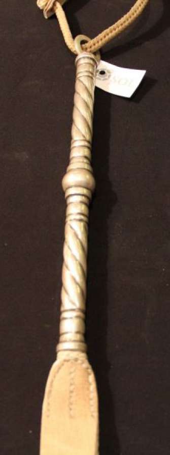 tool to punish the animal, Talero, rebenque, azote.