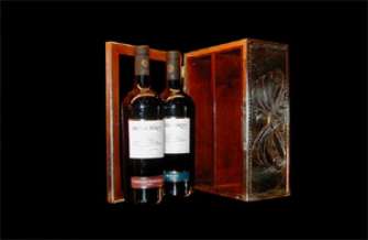 supports wine bottles
