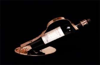 supports wine bottles