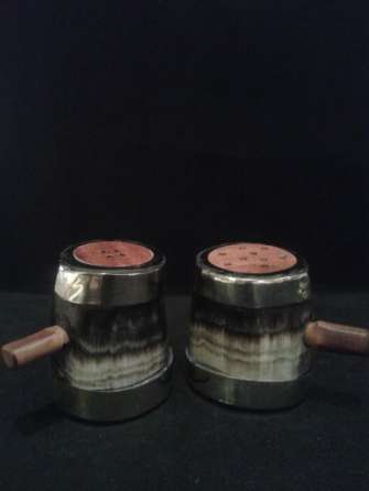 Shakers / pepper shakers