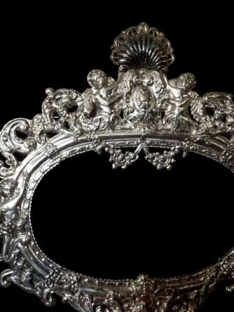 Mirror frame with colonial design